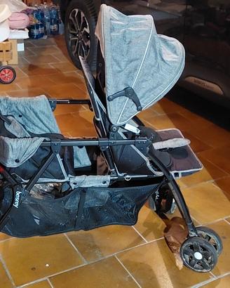 Passeggino doppio per gemelli