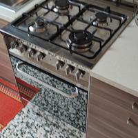 Cucina a gas con forno elettrico