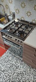 Cucina a gas con forno elettrico