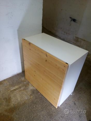 Kallax Ikea con aggiunta di ripiano scrivania usato  Arezzo
