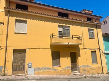 Guspini - Ampia Indipendente cortile retrostante