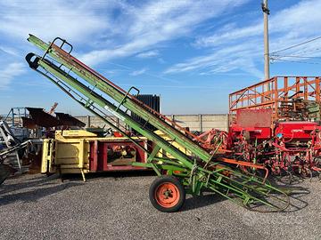 Nastro elevatore per balline di fieno marca Guares