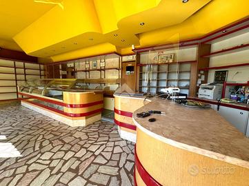 NEGOZIO A SELVAZZANO DENTRO