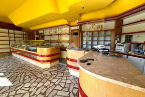 NEGOZIO A SELVAZZANO DENTRO