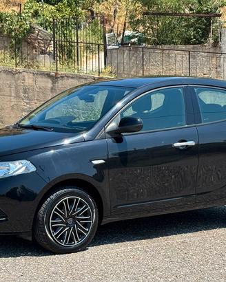 Lancia Ypsilon 1.0 FireFly Hybrid S&S Oro