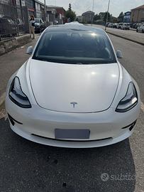 Tesla molto bella