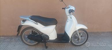 Aprilia Scarabeo 50 4 tempi.