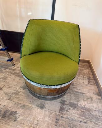 Poltrona artigianale realizzata con botte da vino