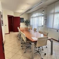 Moderno ufficio di oltre 200mq più garage