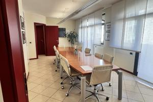 Moderno ufficio di oltre 200mq più garage
