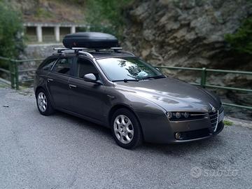 alfa romeo 159 vista e piaciuta .