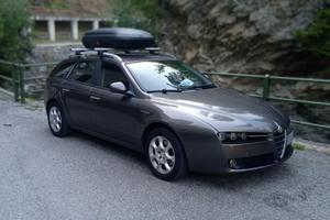 alfa romeo 159 vista e piaciuta .