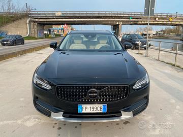 Volvo  V90 cross country