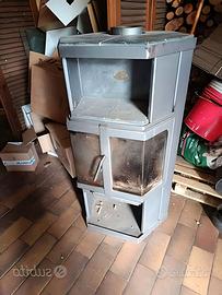 STUFA VERTICALE HASE MOLTO PERFORMANTE CON TUBI