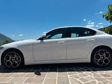 Alfa Romeo Giulia Tech edition 2.2 150 cv AT8