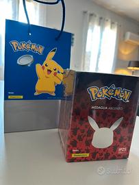 Pokeball con moneta da collezione