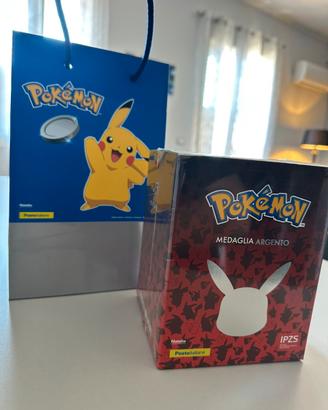 Pokeball con moneta da collezione