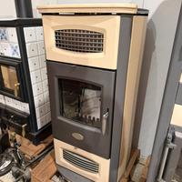 Stufa a legna in ceramica