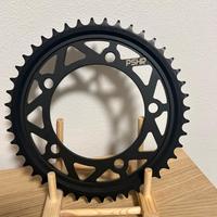 44 denti, Corona per Moto Nera