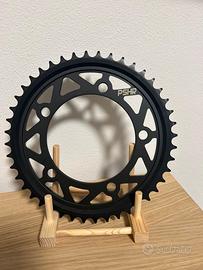 44 denti, Corona per Moto Nera