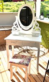 Tavolo toeletta bellezza con specchio