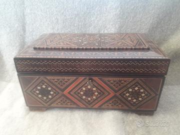 Scrigno portagioie con lucchetto