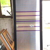 Porta scorrevole in legno e vetro