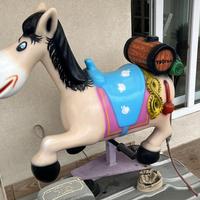 Giostra cavallo anni '80 a gettoniera per bambini