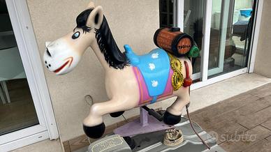 Giostra cavallo anni '80 a gettoniera per bambini