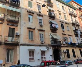 Via Bari - ampio locale con ingresso carrabile