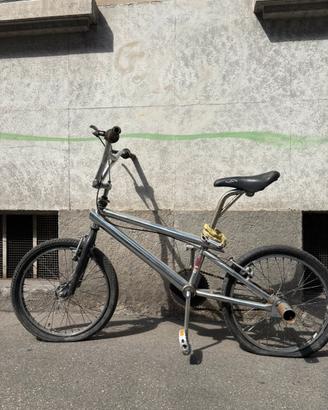 Bici BMX Montana cromata