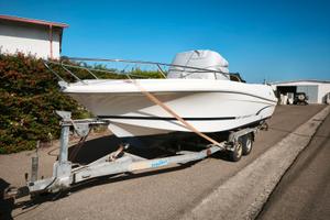Cap camarat 635, suzuki 140, carrello