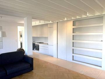 Appartamento di 160 m² con 5 locali e box auto a V