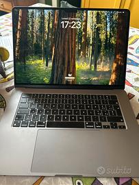 Mac book air m2 15” un anno di vita