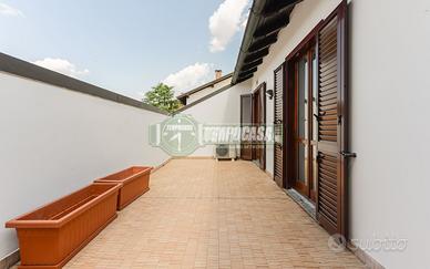 4 LOCALI CON DOPPI SERVIZI E 2 TERRAZZI