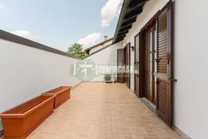4 LOCALI CON DOPPI SERVIZI E 2 TERRAZZI