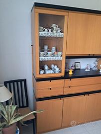 mobile salotto con vetrina