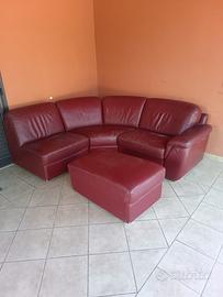 Divano in pelle angolare con pouf