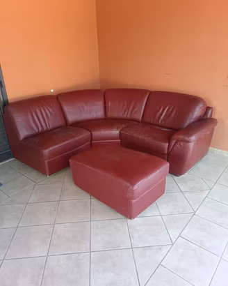 Divano in pelle angolare con pouf