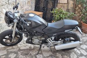 Ducati Monster 600cc 2001