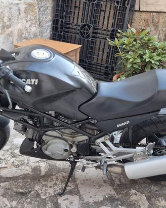 Ducati Monster 600cc 2001