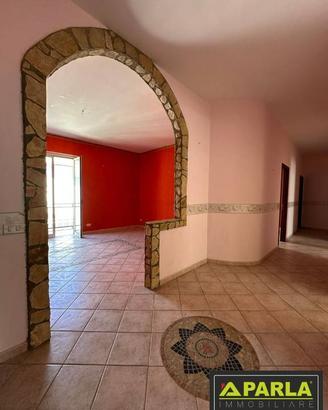 Casa indipendente di 360 m² con più di 5 locali e 