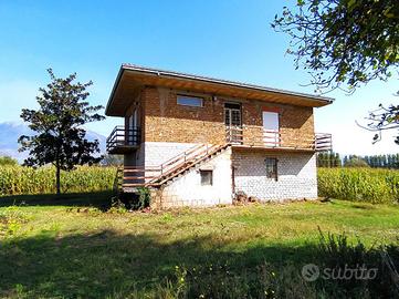 CASA INDIPENDENTE A AQUINO