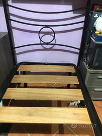 Letto singolo in ferro con rete