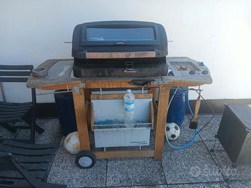 barbecue a gas con fornello laterale 