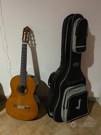 Chitarra classica con custodiia