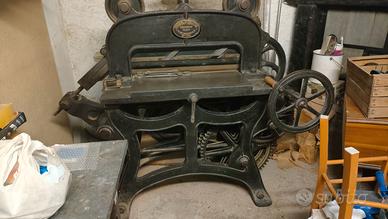 Tranciacarta manuale