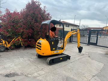 E227 - Escavatore 18 q JCB 8018