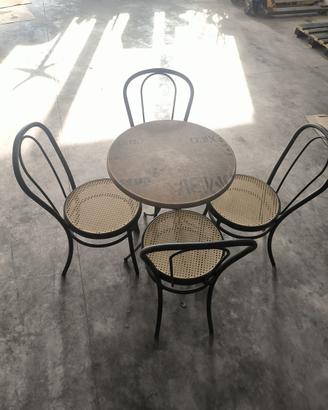 Tavolo e sedie