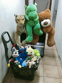 personaggi. di. peluche
